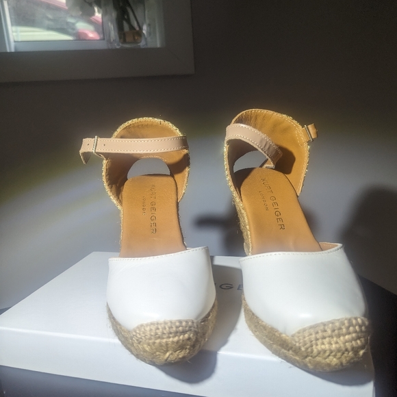 Sandals - Picture 3 of 7